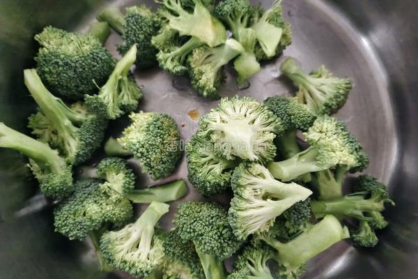 西蓝花炒肉片的做法图解7