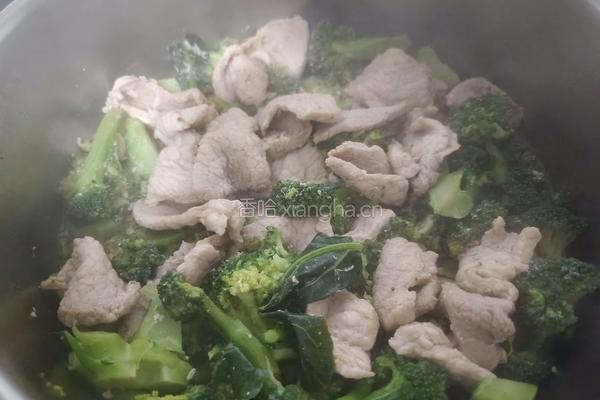 西蓝花炒肉片的做法图解11