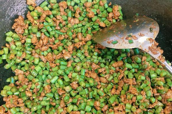 豇豆猪肉大包子的做法图解3