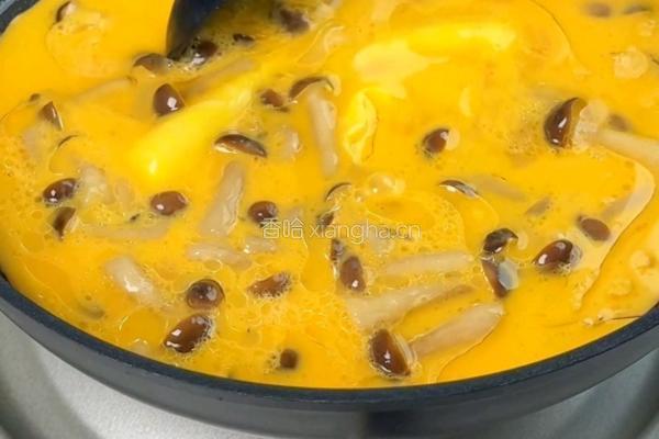 蟹味菇滑蛋的做法图解7