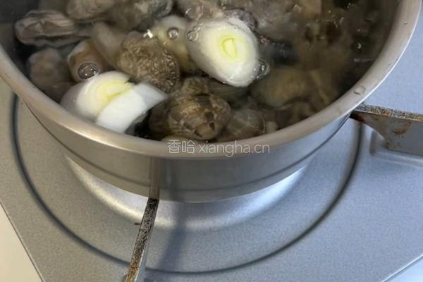 香辣爆炒花甲的做法图解2
