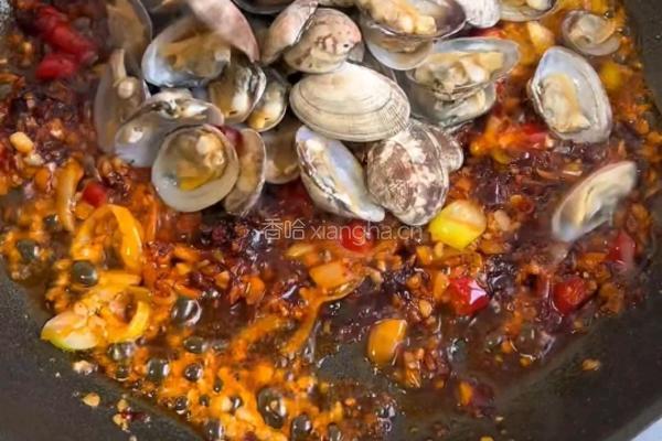 香辣爆炒花甲的做法图解7