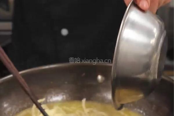 雪菜黄鱼面的做法图解7