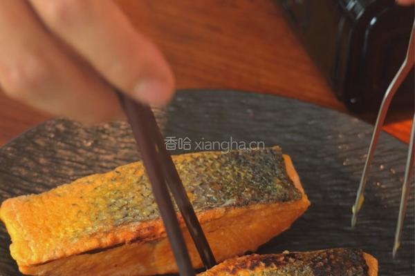 香浓茄汁三文鱼的做法图解3