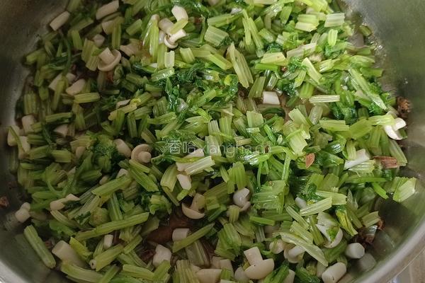 翡翠香芹拌海鲜菇的做法图解10