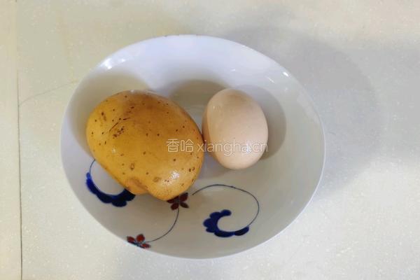 鸡蛋土豆三明治的做法图解1