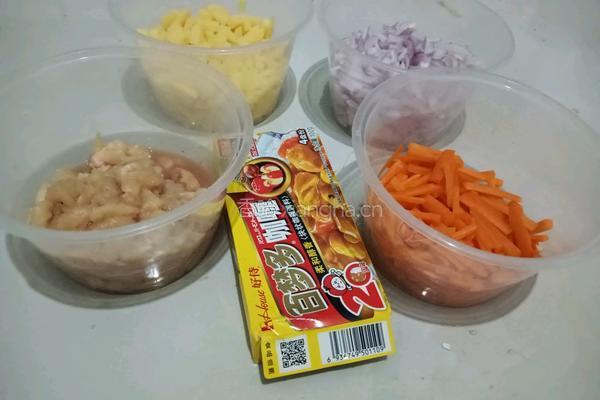 鸡肉胡萝卜盖饭的做法图解1