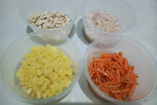 鸡肉胡萝卜盖饭的做法图解2