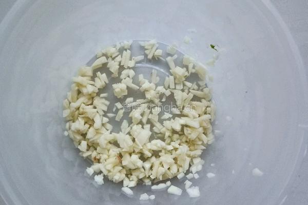 清炒油麦菜蒜蓉的做法图解2