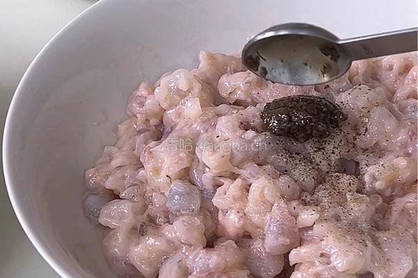 番茄肥牛黑松露虾滑乌冬面的做法图解1