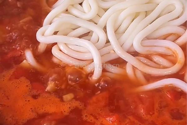 番茄肥牛黑松露虾滑乌冬面的做法图解4