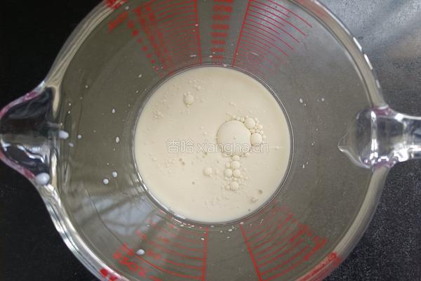 南瓜子芋泥豆乳戚风蛋糕的做法图解2
