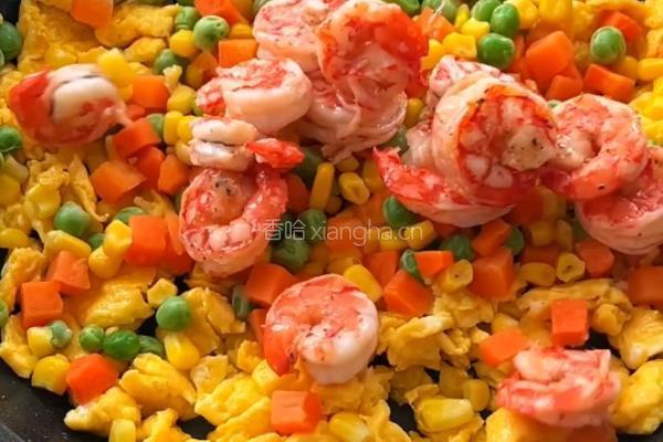 菠萝虾仁蛋炒饭的做法图解6