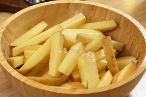 黑松露番茄肉酱薯条的做法图解1