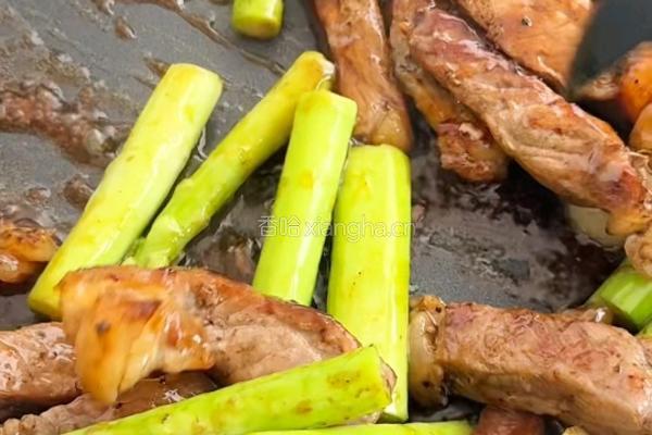 芦笋炒牛肉的做法图解8
