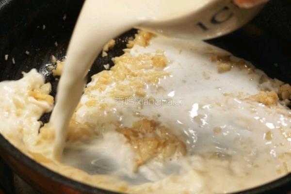 黑松露蒜香奶油虾意面的做法图解5