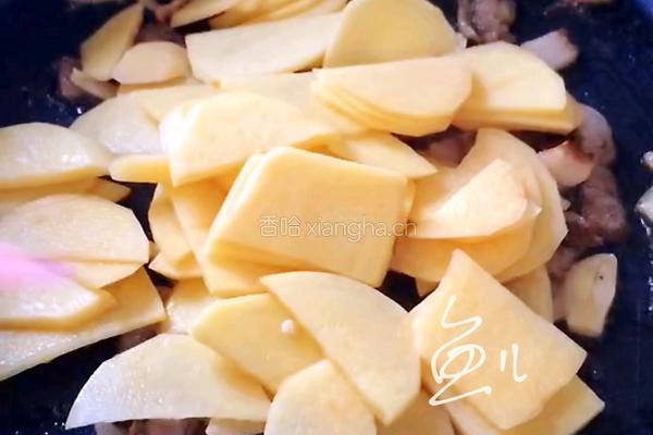 青椒胡萝卜土豆片的做法图解9