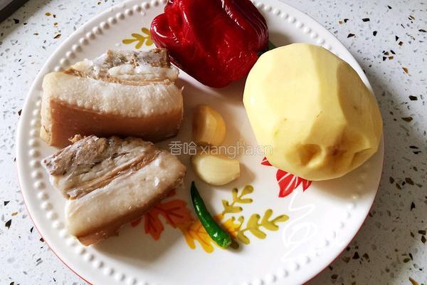 土豆回锅肉的做法图解1