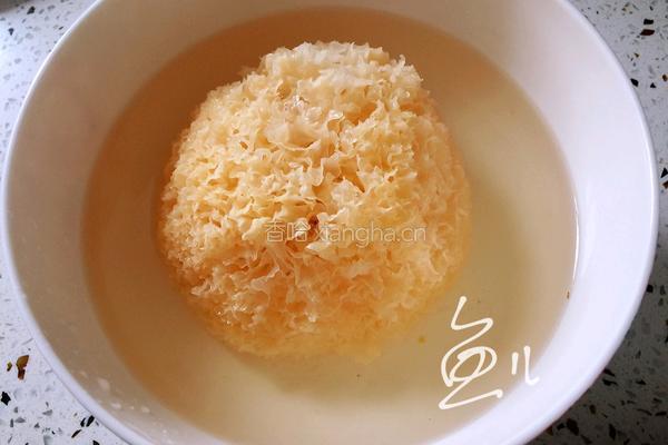 银耳莲子红枣汤的做法图解5
