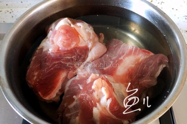 酸菜炖大骨的做法图解2