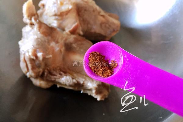 酸菜炖大骨的做法图解6