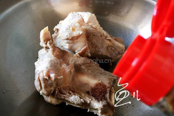 酸菜炖大骨的做法图解7