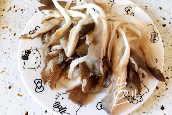 平菇炒鸡蛋的做法图解4