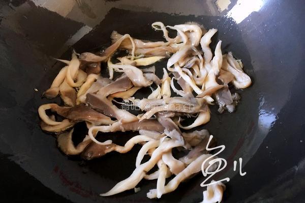 平菇炒鸡蛋的做法图解9