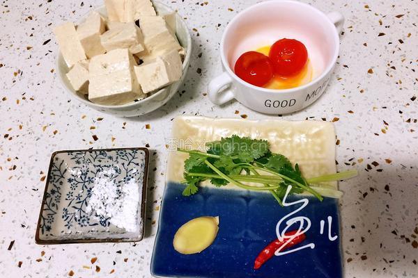 咸蛋黄豆腐的做法图解1