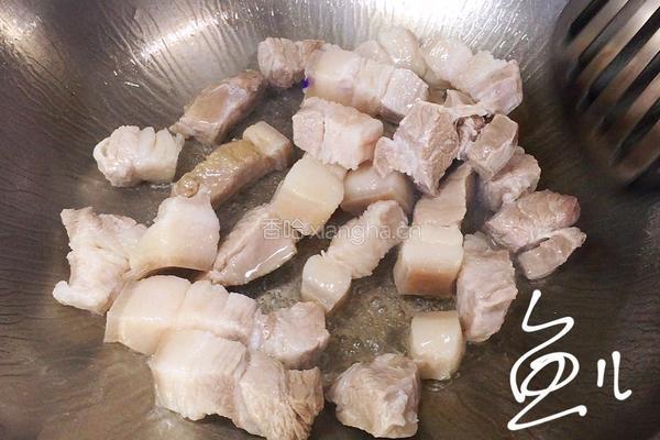 五花肉焖莲藕的做法图解3