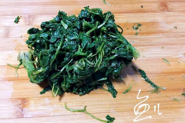 猪肉荠菜水饺的做法图解2