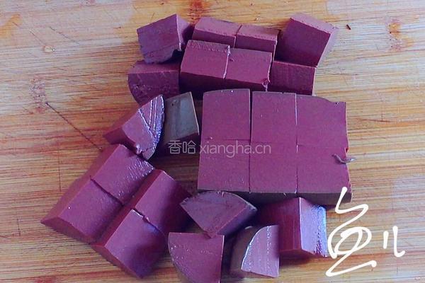 鸭血豆腐的做法图解2