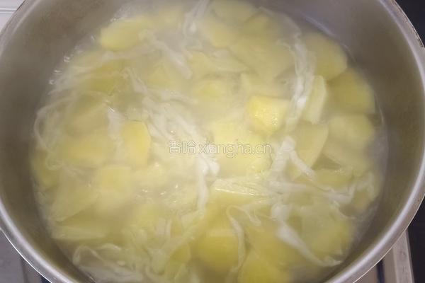 减脂餐土豆炖肉荞麦面 的做法图解5
