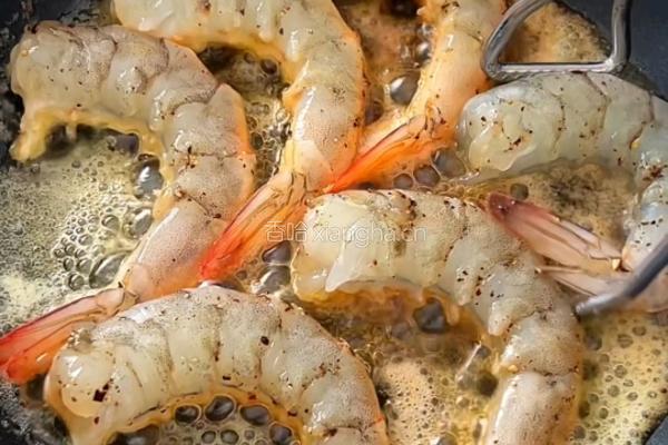 虾仁芝士意面的做法图解4