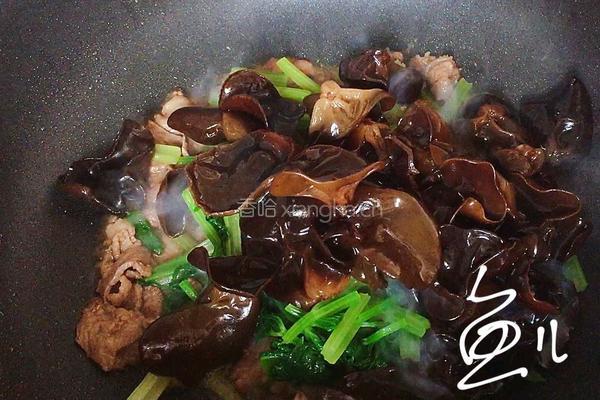 芹菜炒木耳的做法图解11