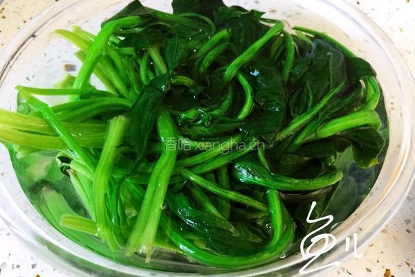 菠菜拌花生米的做法图解5
