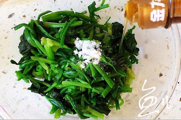 菠菜拌花生米的做法图解8