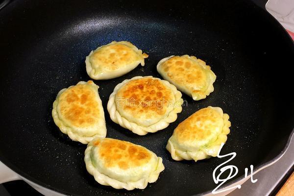 鸡蛋韭菜盒子的做法图解22