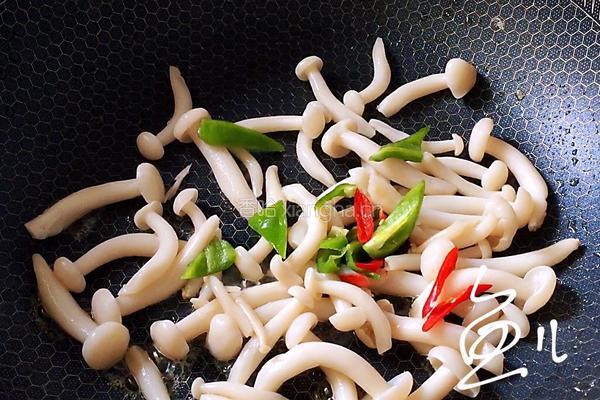白玉菇炒鸡蛋的做法图解10