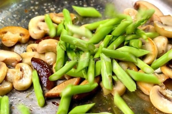 黑松露菌菇拌饭的做法图解3