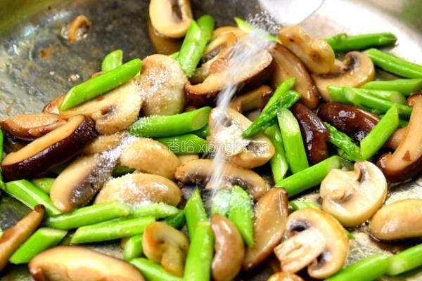 黑松露菌菇拌饭的做法图解4