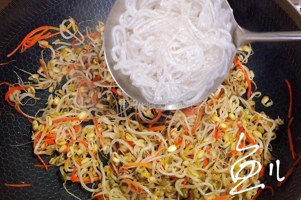 豆芽炒粉条的做法图解11