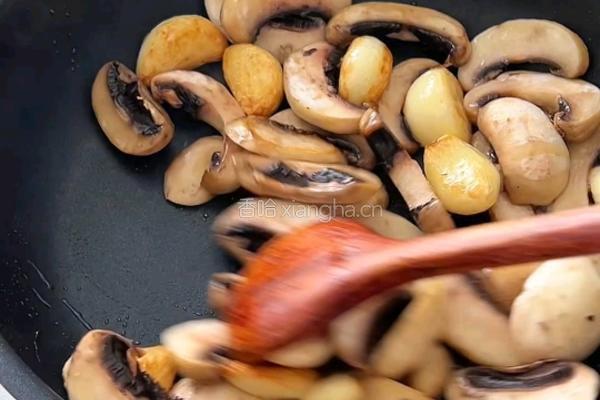 黑椒牛排炒口蘑的做法图解5