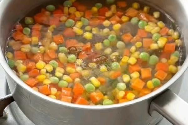 菠萝虾仁蛋炒饭的做法图解4