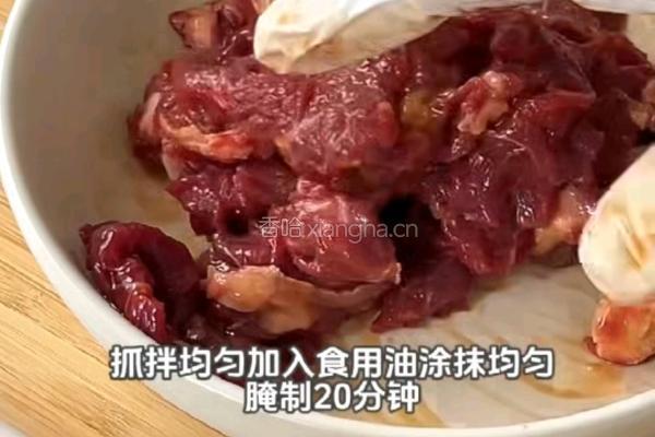  牛肉虾仁豆腐煲的做法图解2