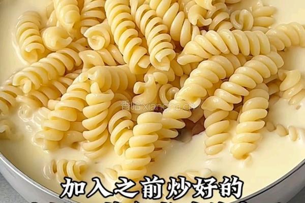 奶油口蘑培根虾滑意面的做法图解6