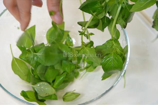 荆芥酸辣加拿大北极虾的做法图解4