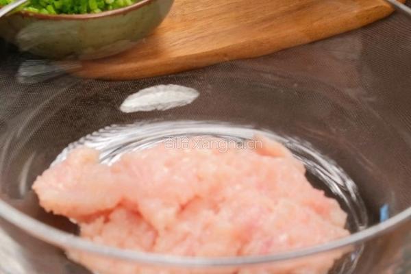 香菇鸡肉丸的做法图解1