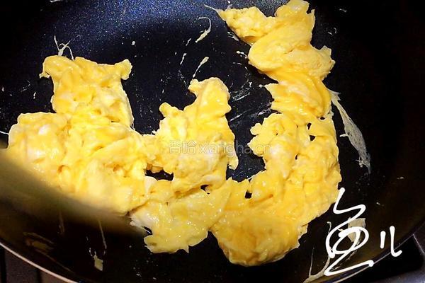 胡萝卜鸡蛋炒木耳的做法图解7