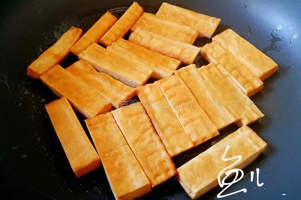 孜然煎豆干的做法图解2